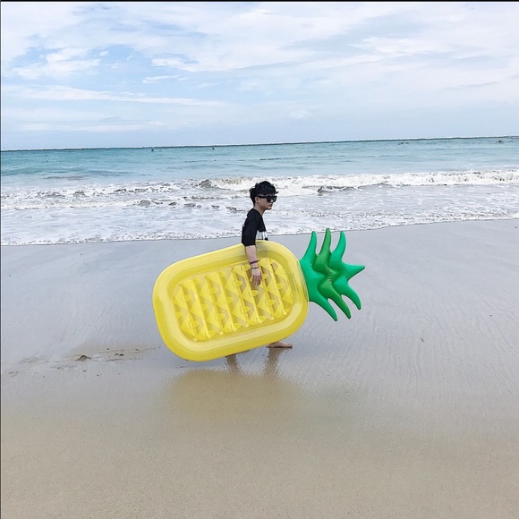 Pineapple inflatable float - Picture 4 of 4
